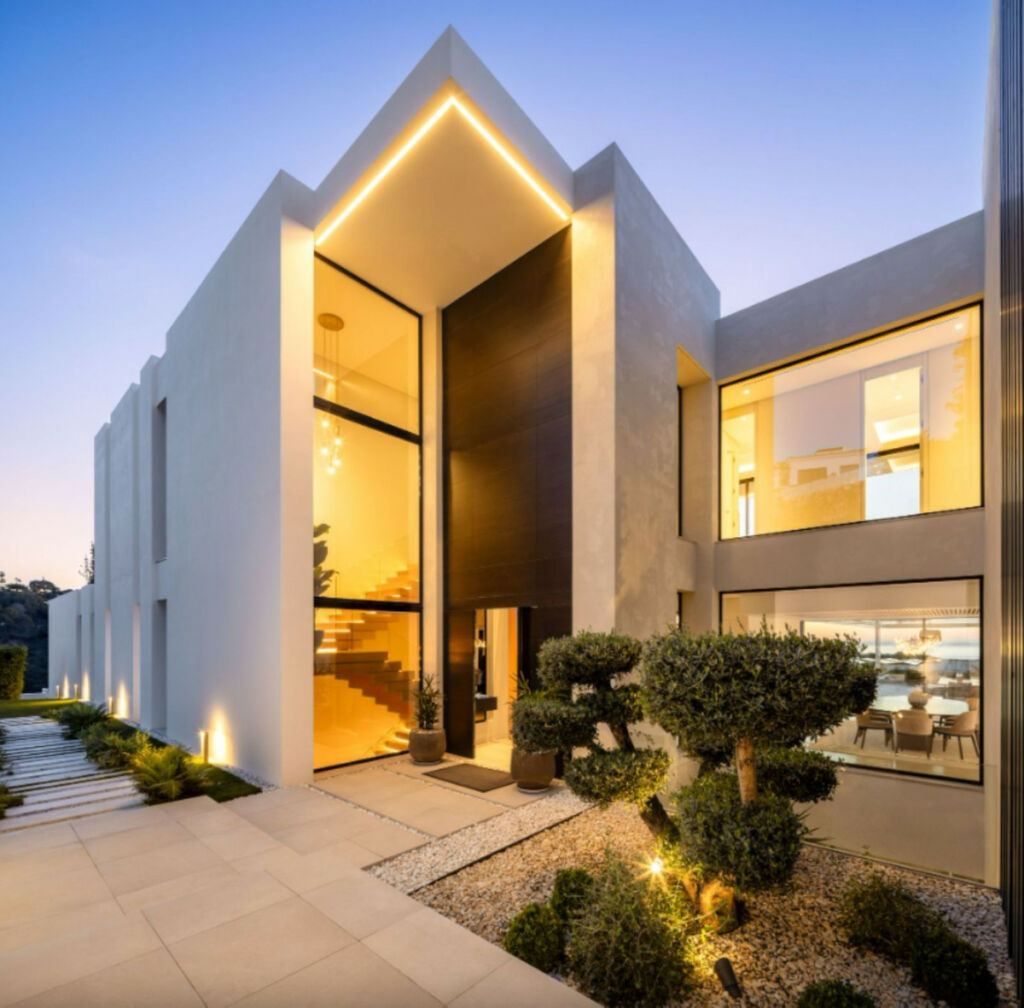 Detached Villa Benahavís Málaga - image 3