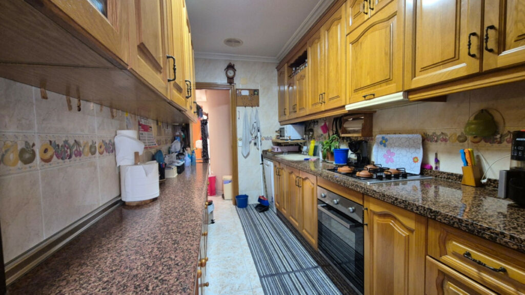Middle Floor Apartment Torrevieja Alicante - image 3