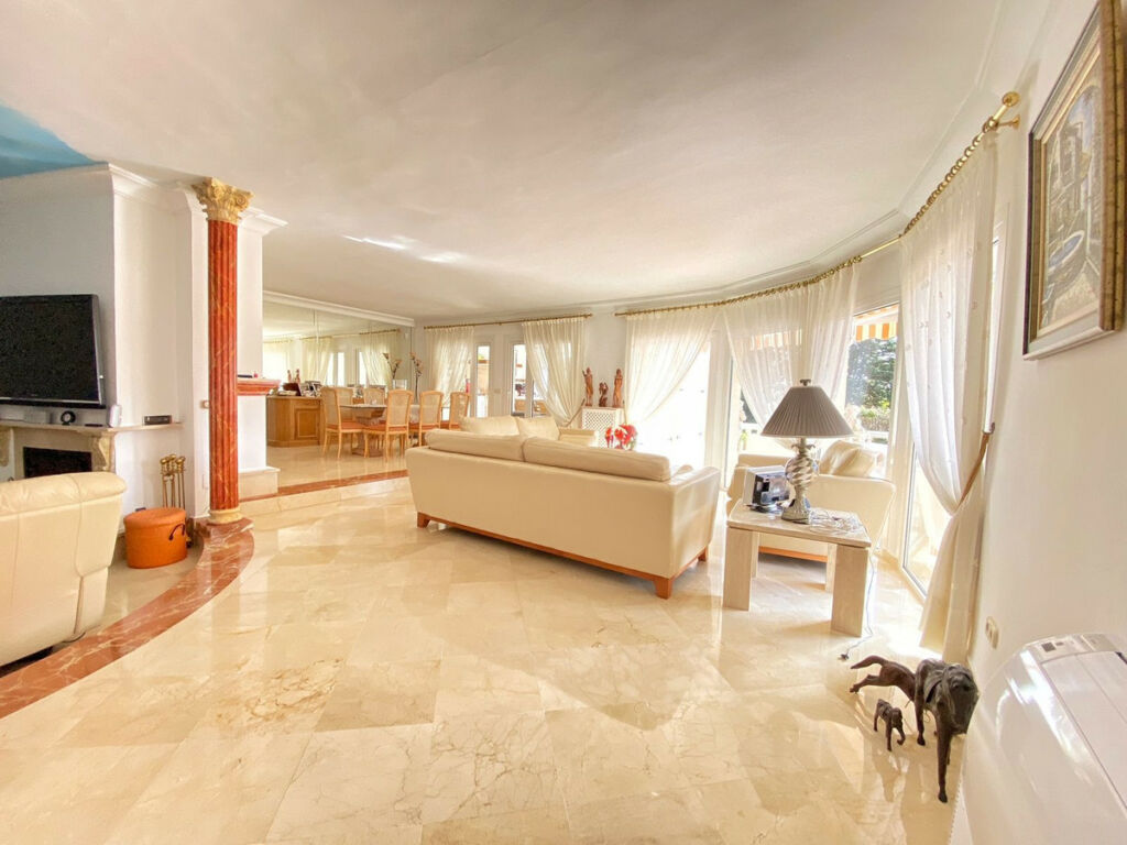 Detached Villa Nagüeles Málaga - image 3