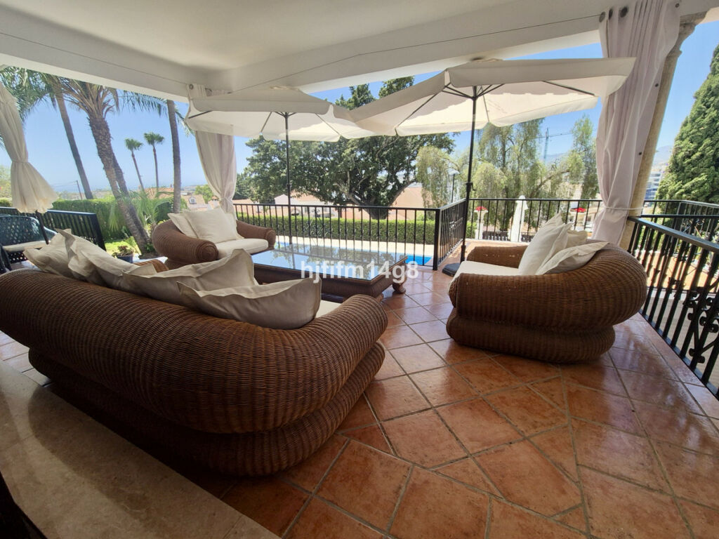 Detached Villa La Campana Málaga - image 3
