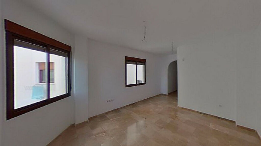 Middle Floor Apartment Fuengirola Málaga - image 3