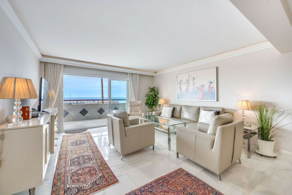 Middle Floor Apartment Marbella Málaga - image 3