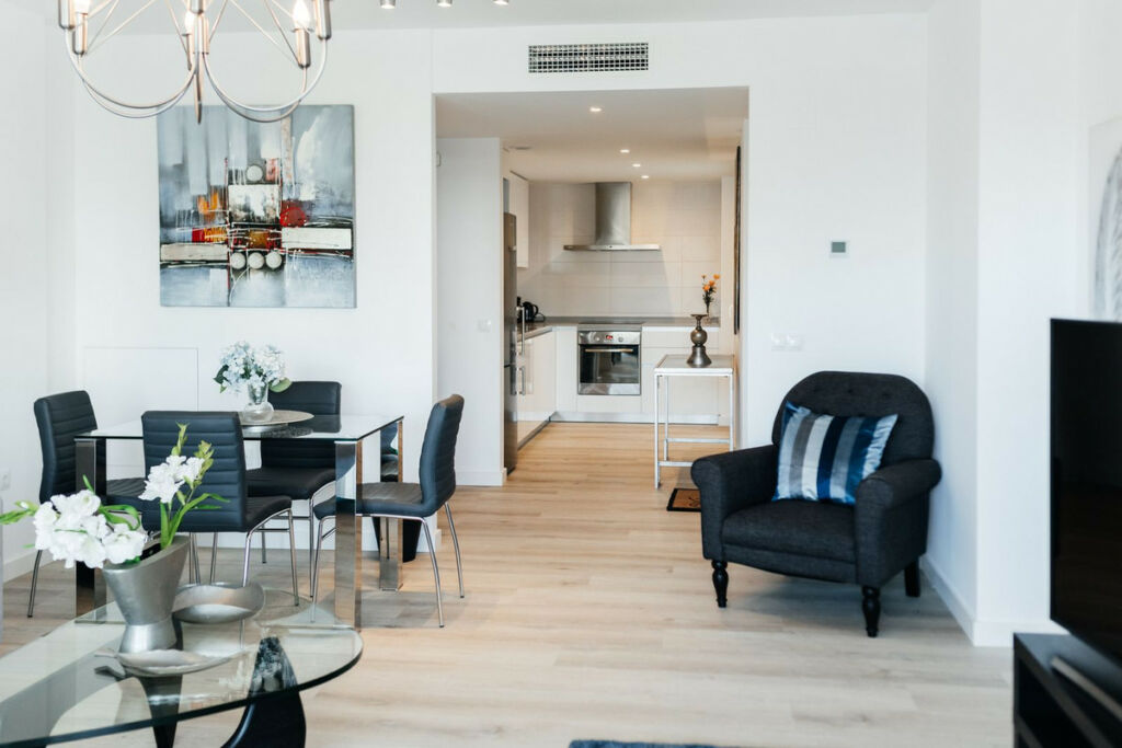 Middle Floor Apartment Nueva Andalucía Málaga - image 3