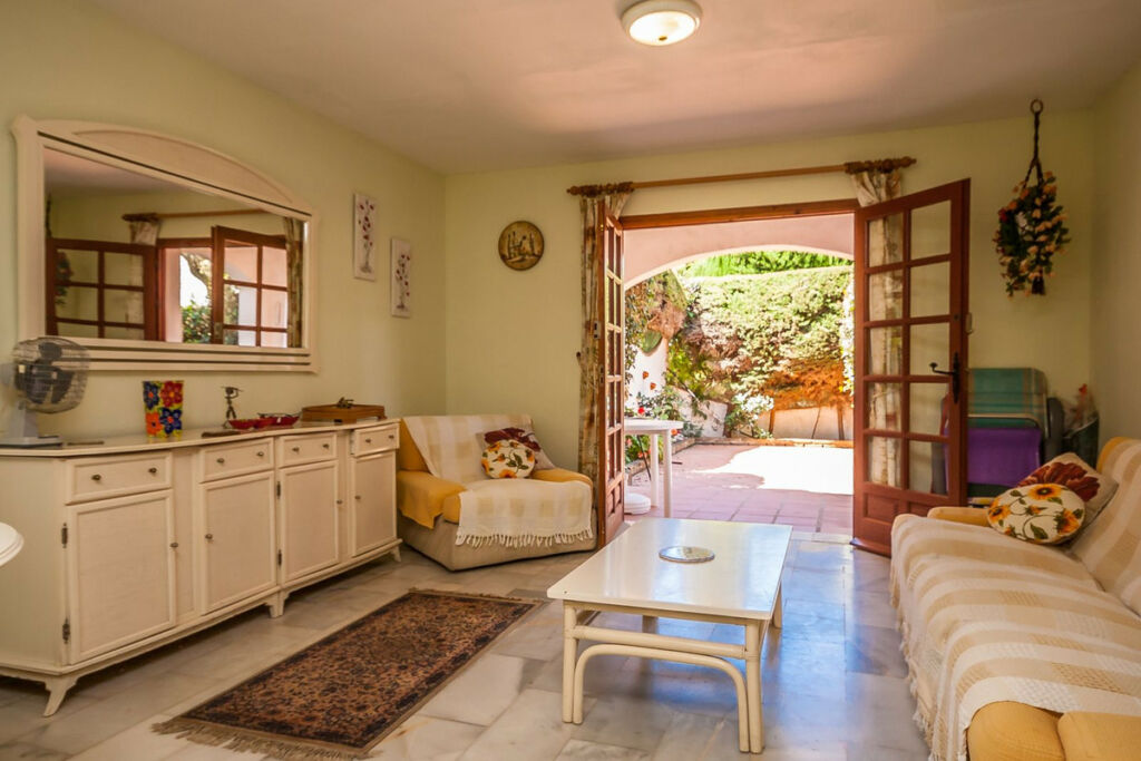 Townhouse Elviria Málaga - image 3