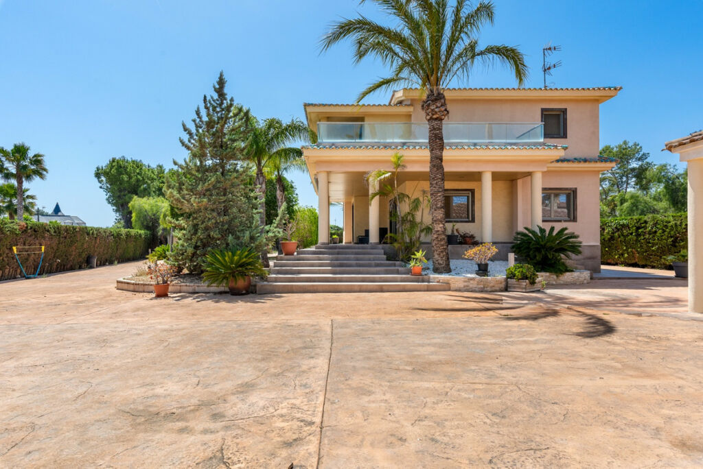 Detached Villa Elche Alicante - image 3