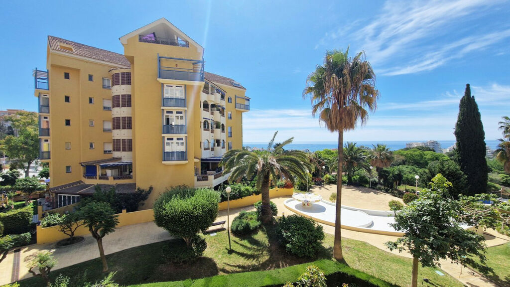 Middle Floor Apartment Arroyo de la Miel Málaga - image 3