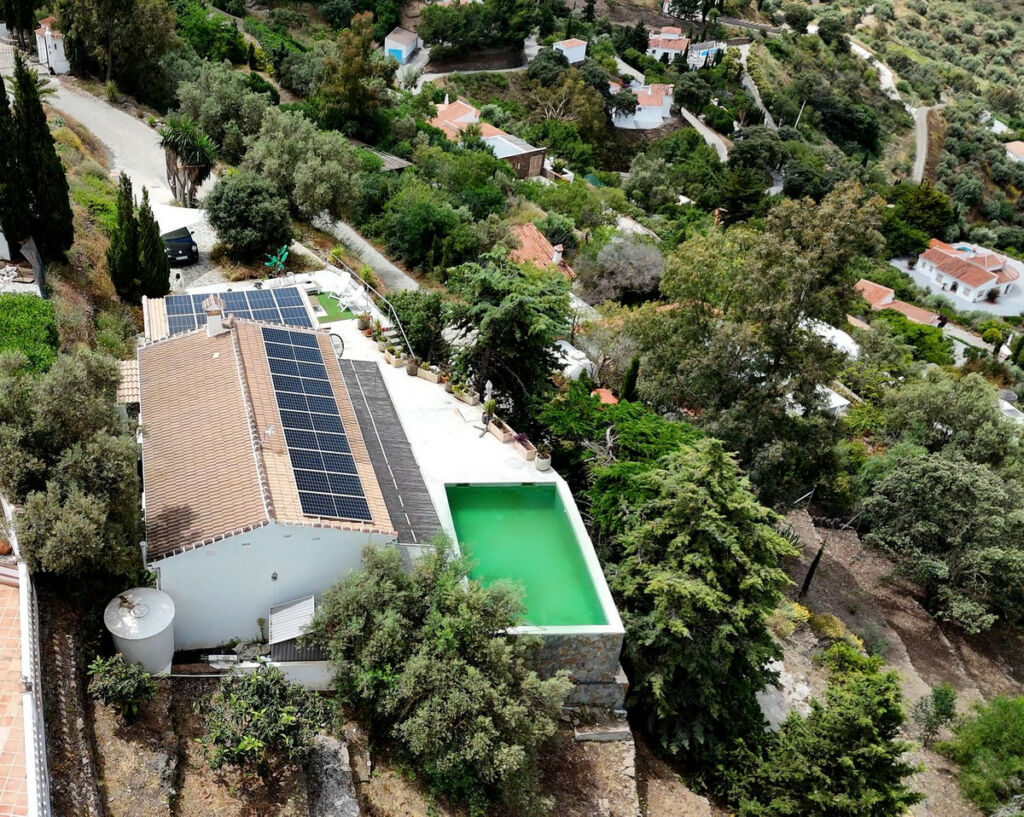 Detached Villa Sayalonga Málaga - image 3