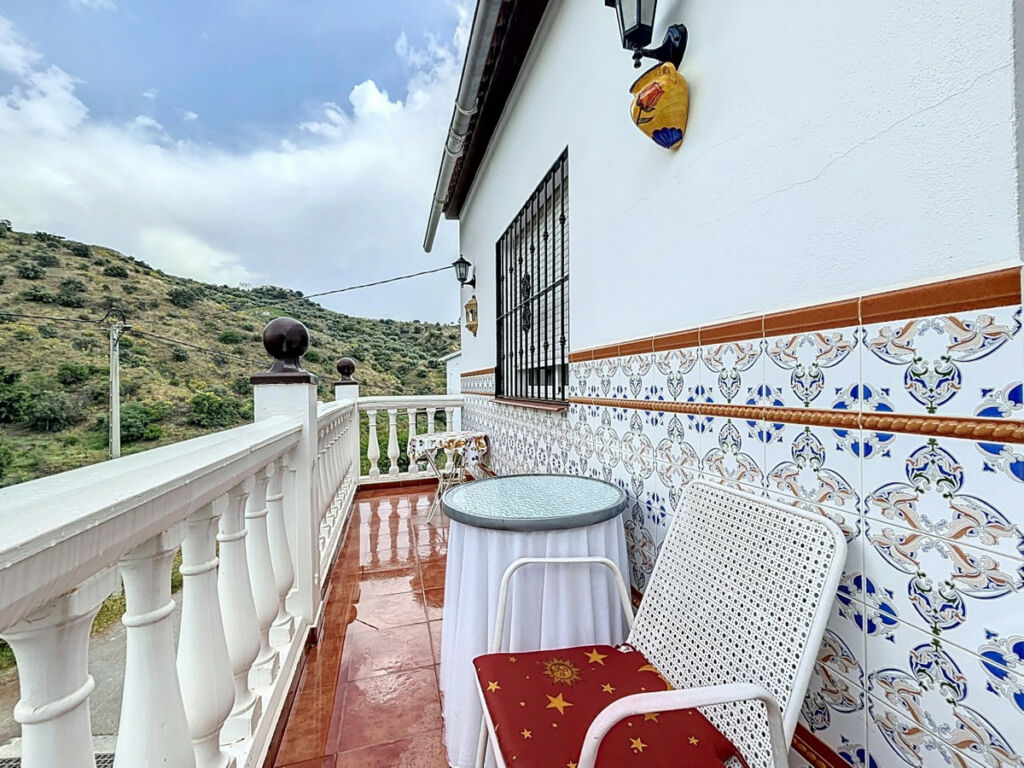 Detached Villa La Viñuela Málaga - image 3