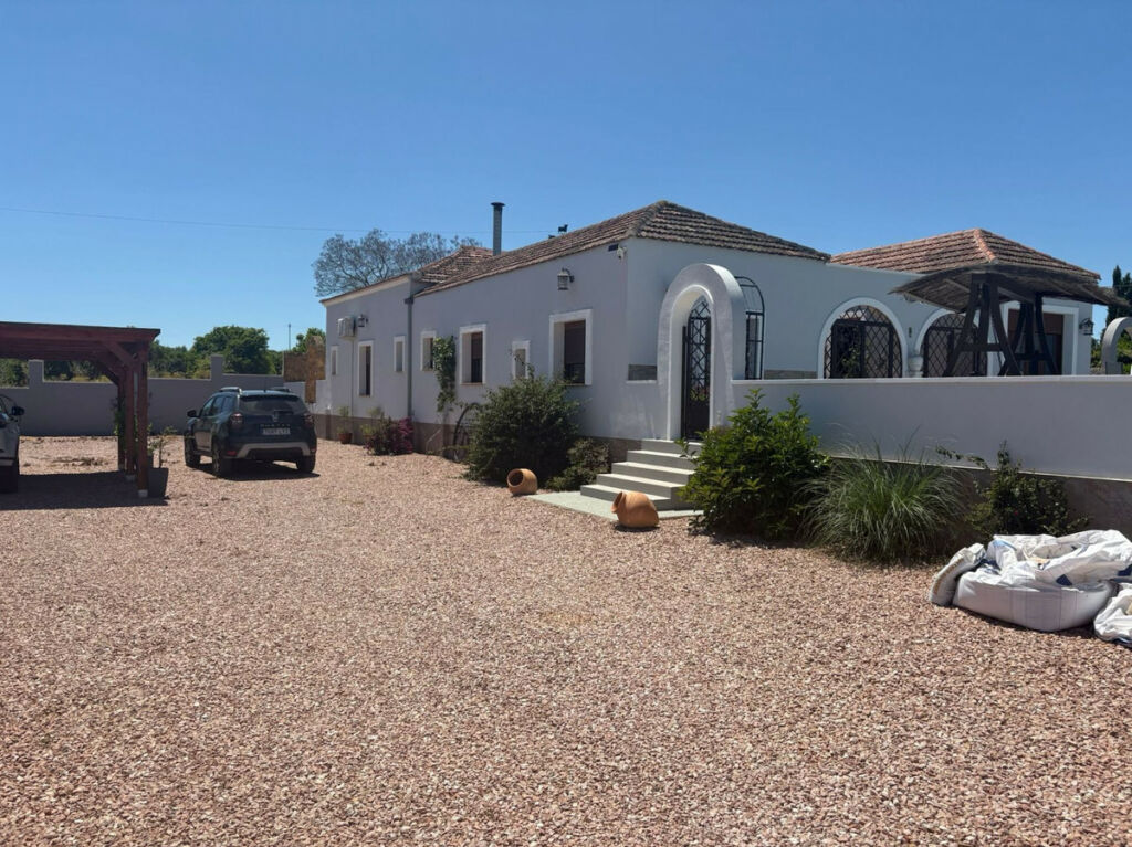 Detached Villa Jacarilla Alicante - image 3