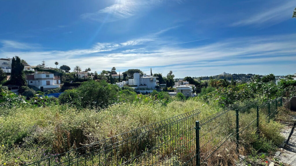 Residential Plot El Paraiso Málaga - image 3