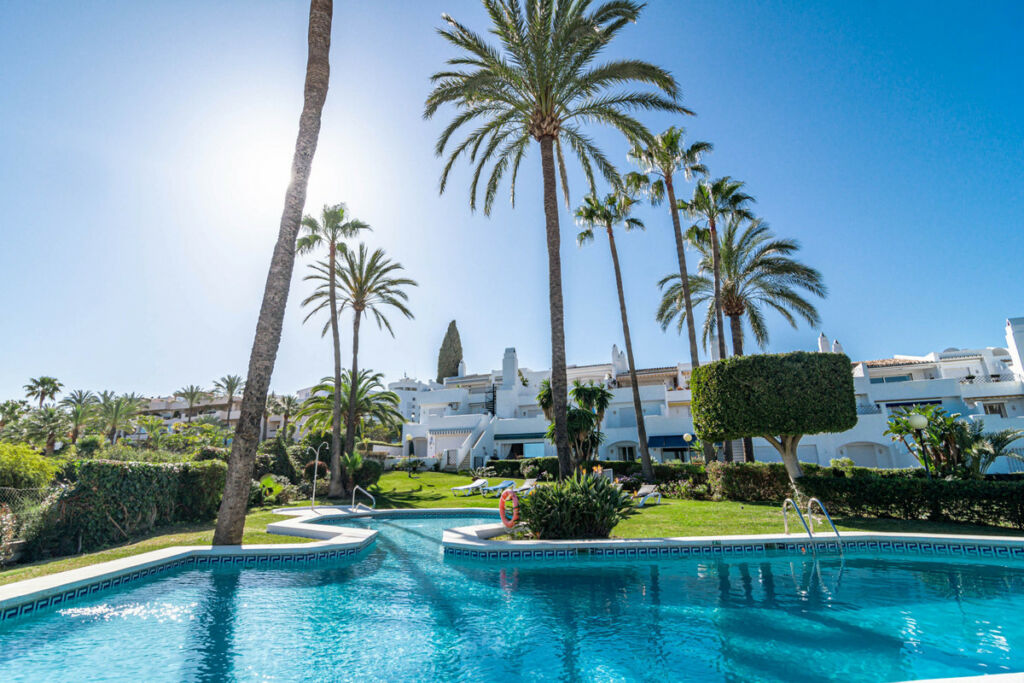 Townhouse El Paraiso Málaga - image 3
