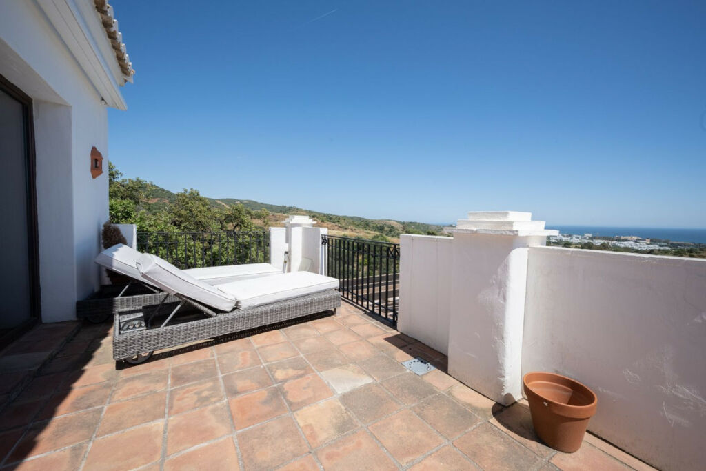 Penthouse Duplex Altos de los Monteros Málaga - image 3