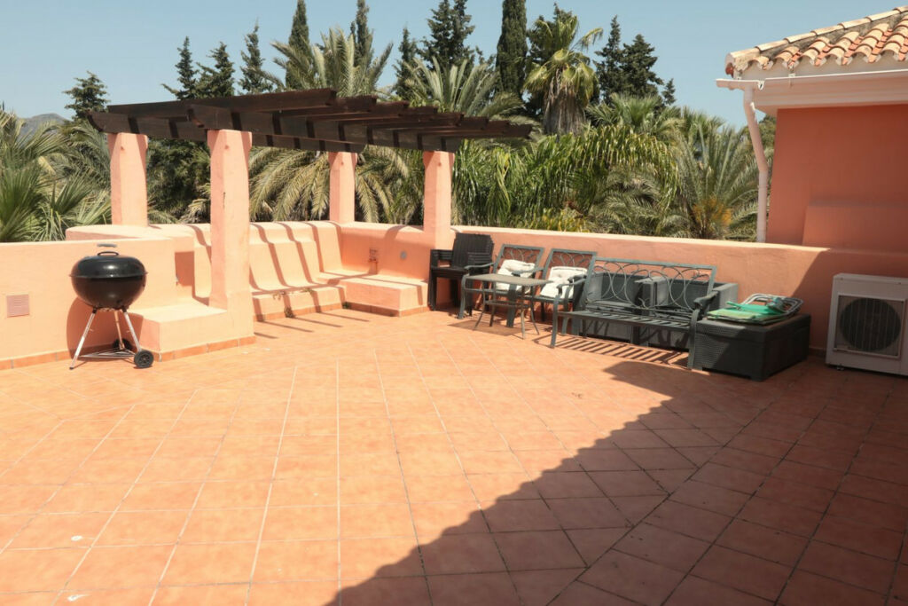 Top Floor Apartment New Golden Mile Málaga - image 3