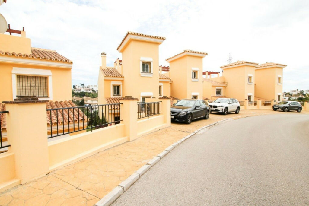 Townhouse Riviera del Sol Málaga - image 3