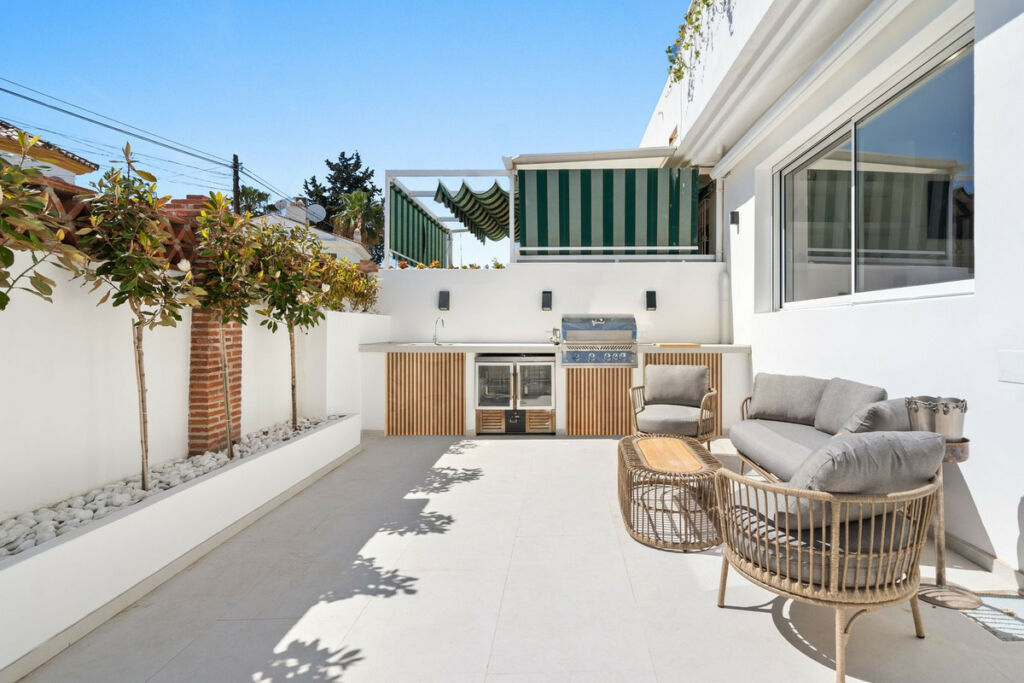 Townhouse San Pedro de Alcántara Málaga - image 2