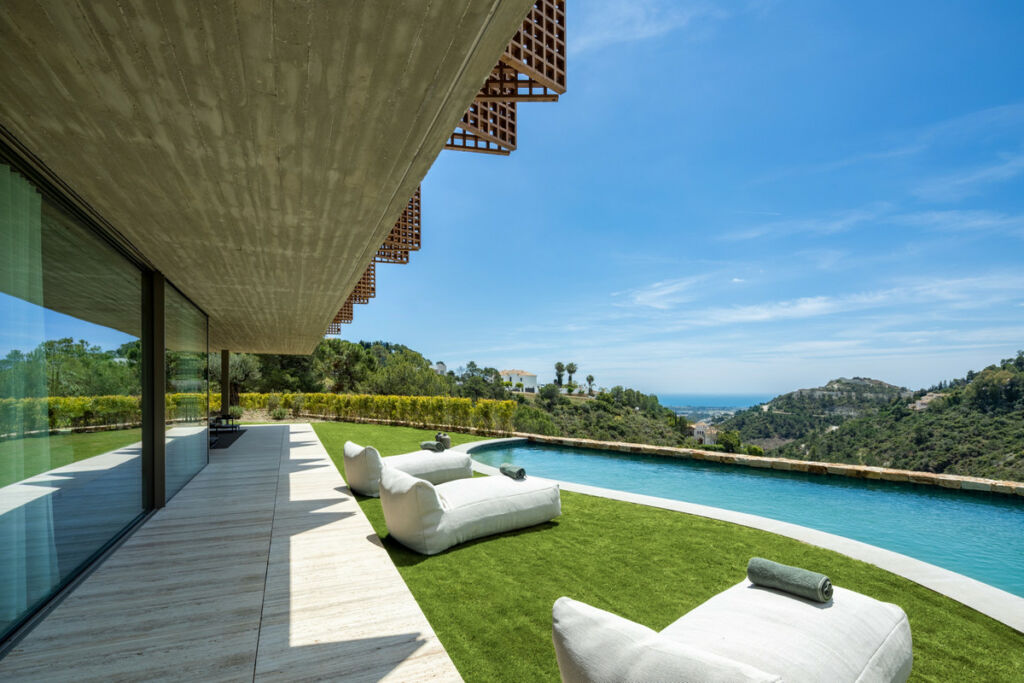 Detached Villa El Madroñal Málaga - image 3