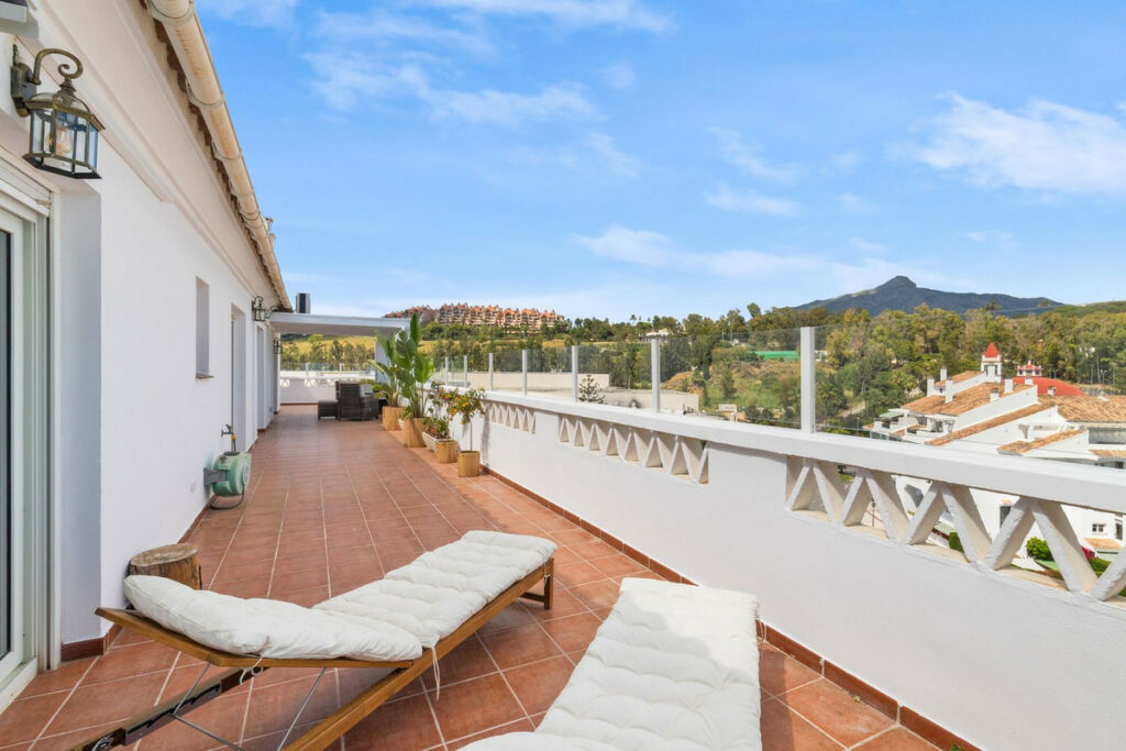 Penthouse Nueva Andalucía Málaga - image 3