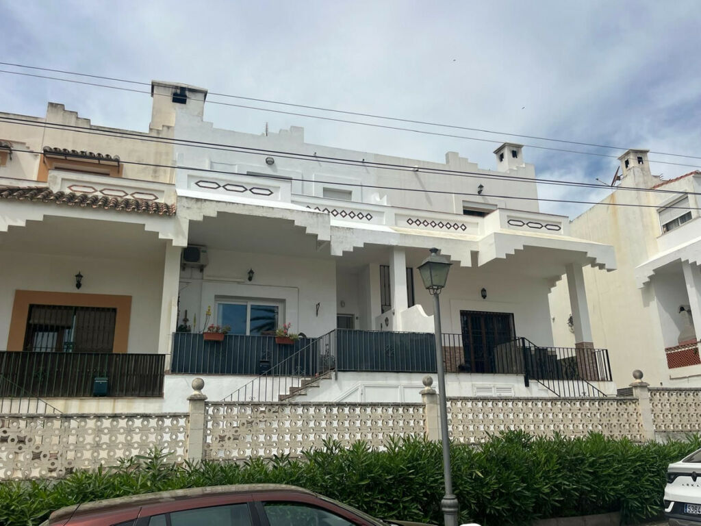Townhouse Torreguadiaro Cádiz - image 5