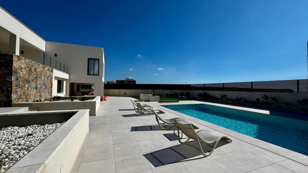 Detached Villa La Veleta Alicante - image 3