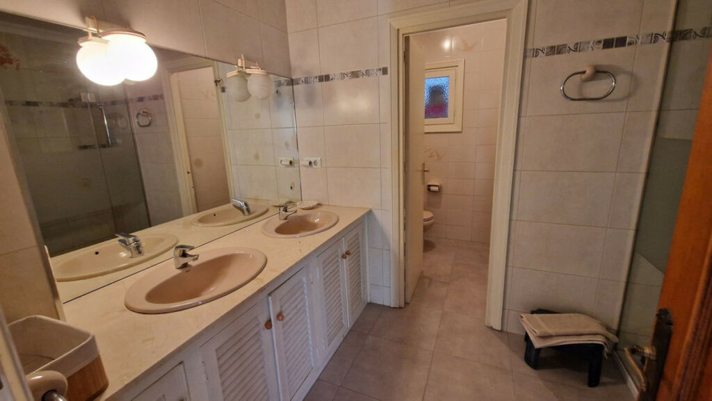 Middle Floor Apartment Estepona Málaga - image 3