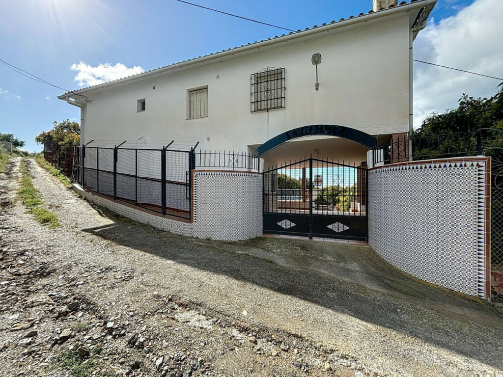 Detached Villa Almayate Alto Málaga - image 3