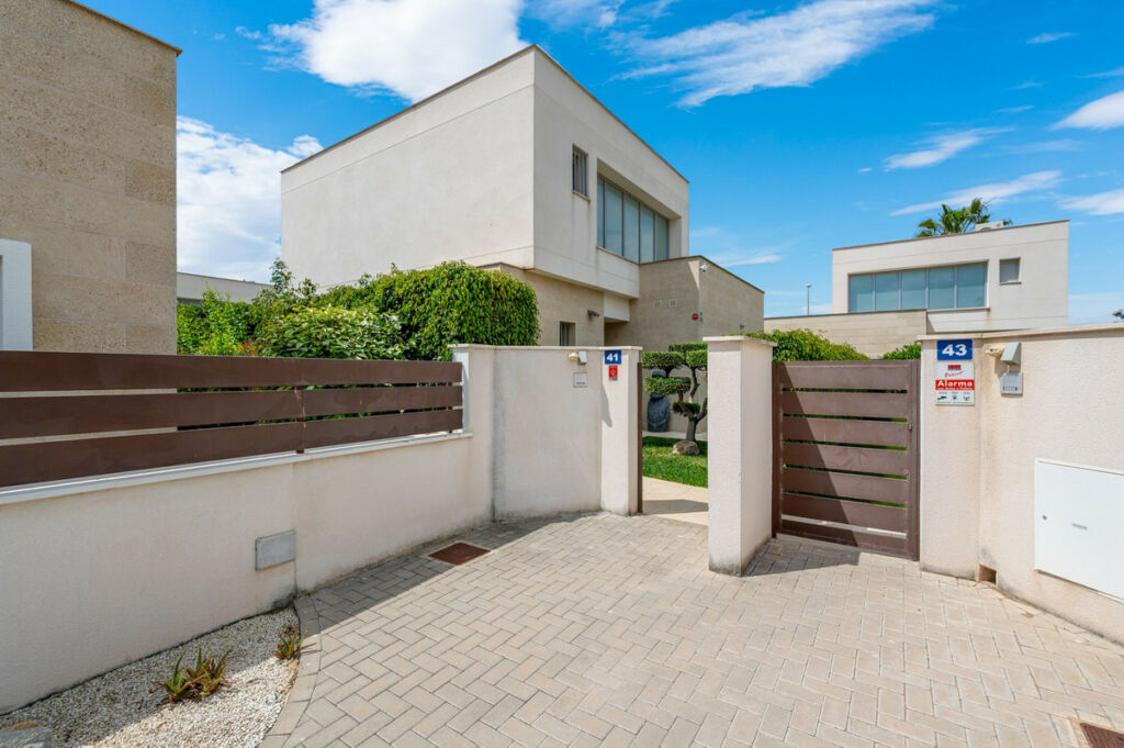 Detached Villa Vista Bella Golf Alicante - image 30