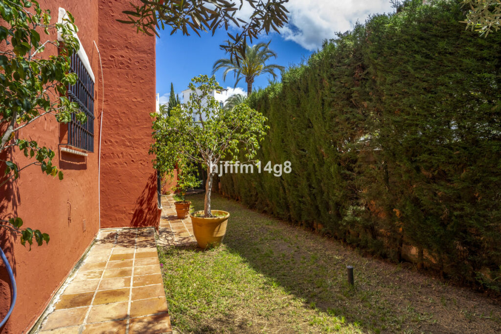 Detached Villa Nueva Andalucía Málaga - image 30