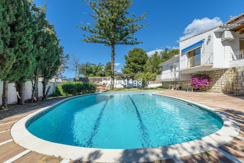 Detached Villa Nueva Andalucía Málaga - image 30