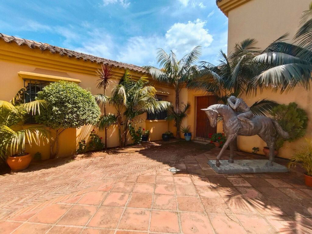 Detached Villa Sotogrande Alto Cádiz - image 30