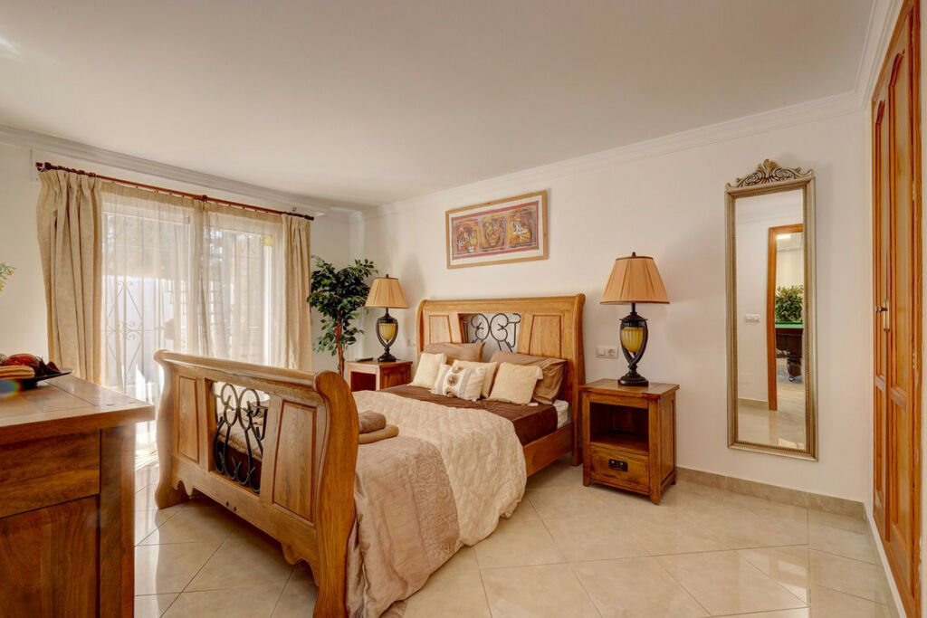 Detached Villa Benahavís Málaga - image 30
