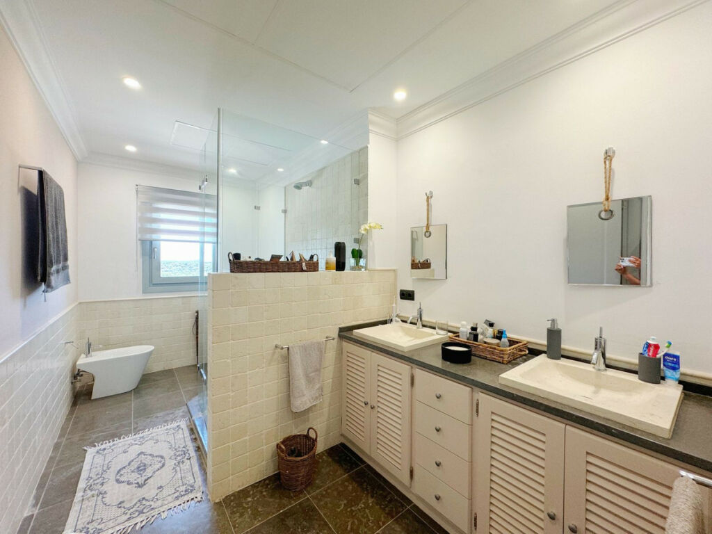 Detached Villa Sotogrande Cádiz - image 30