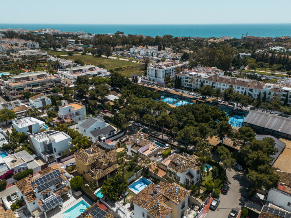 Detached Villa Nueva Andalucía Málaga - image 30