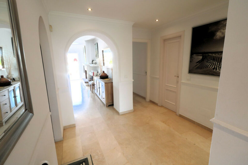 Top Floor Apartment New Golden Mile Málaga - image 31