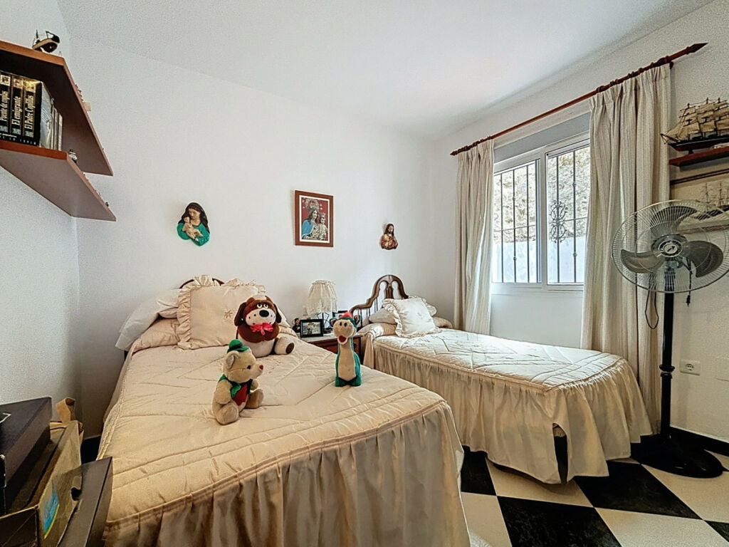 Detached Villa La Viñuela Málaga - image 31