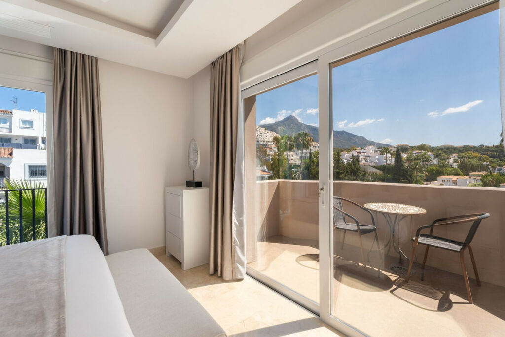 Detached Villa Nueva Andalucía Málaga - image 31