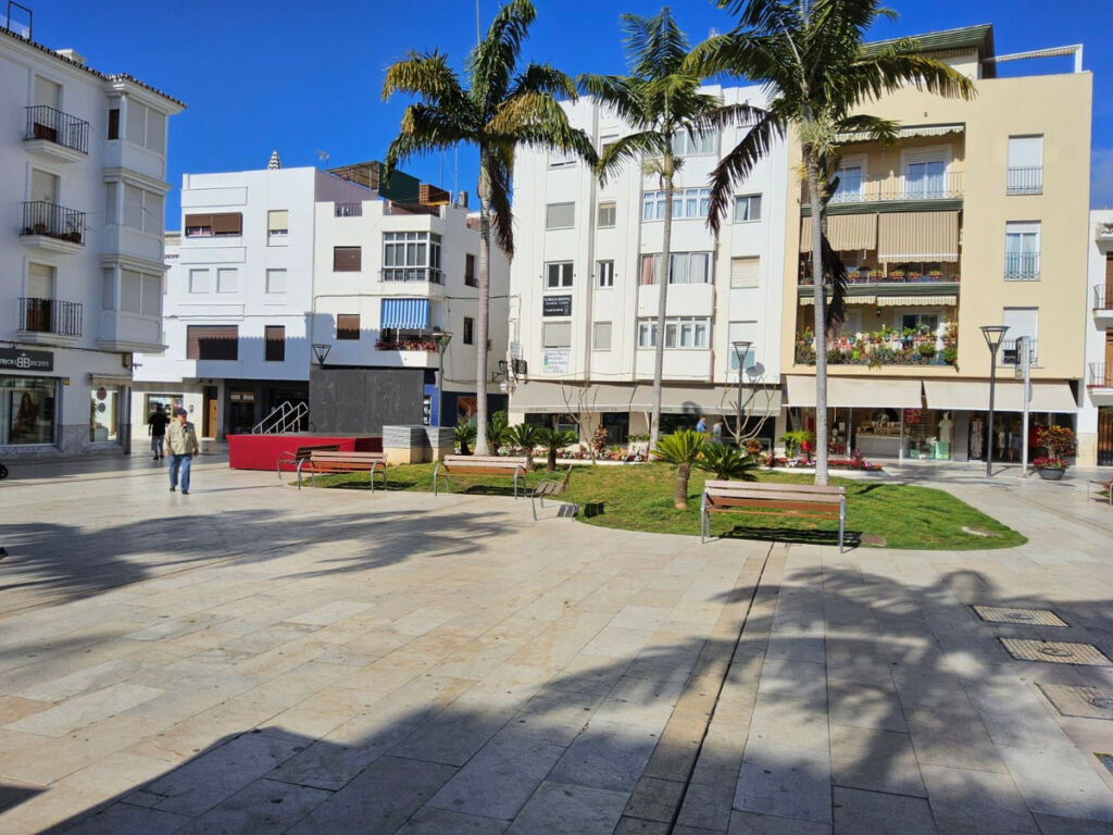 Middle Floor Apartment Estepona Málaga - image 31