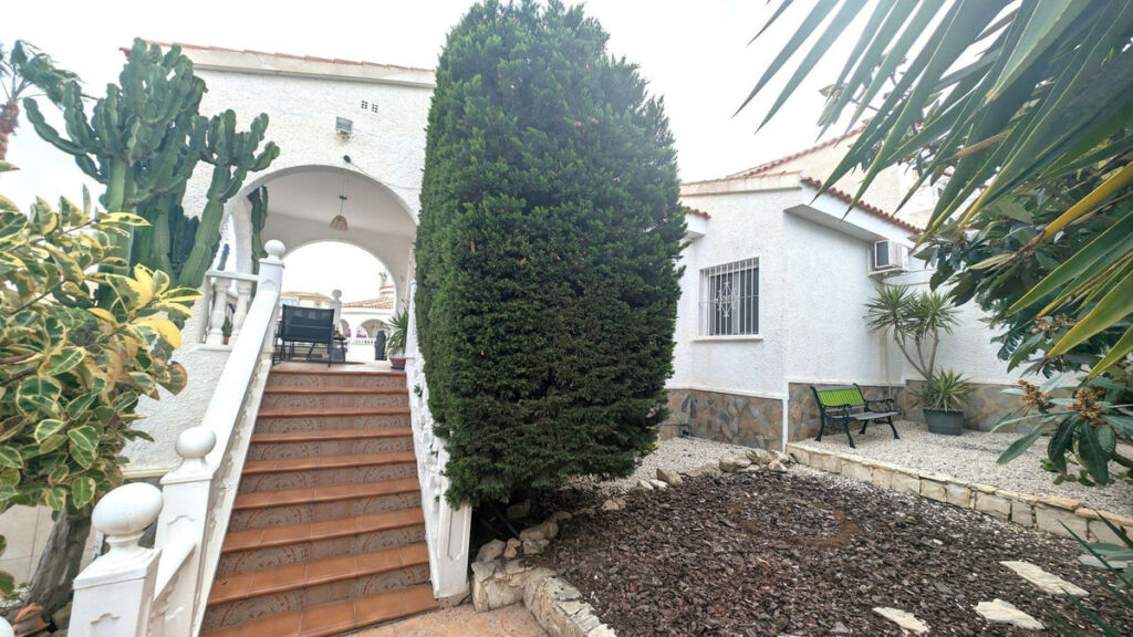 Detached Villa Ciudad Quesada Alicante - image 31