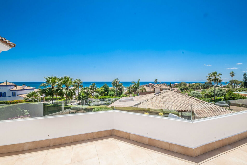 Detached Villa Estepona Málaga - image 31