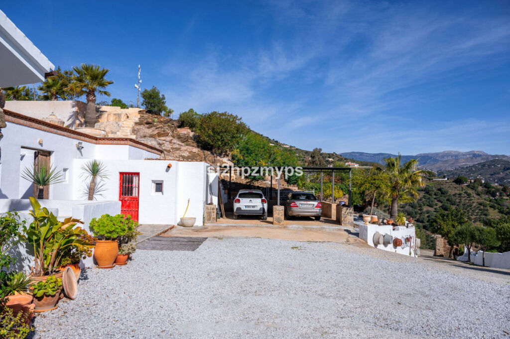 Detached Villa Sayalonga Málaga - image 31