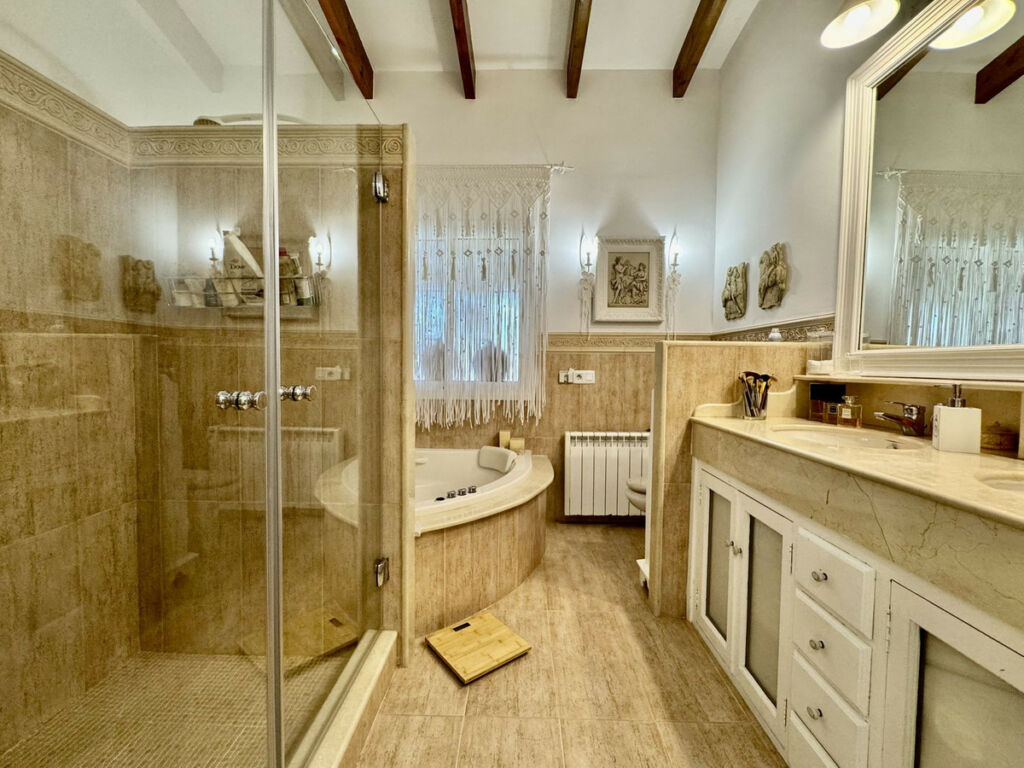 Detached Villa Sierrezuela Málaga - image 24