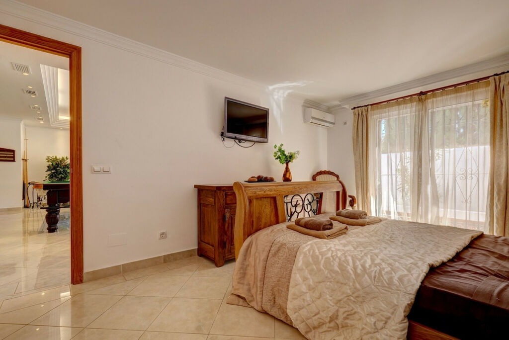Detached Villa Benahavís Málaga - image 31