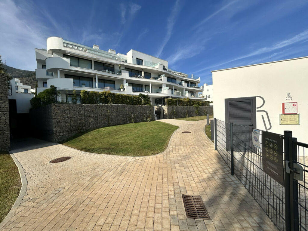Middle Floor Apartment Higueron Málaga - image 31