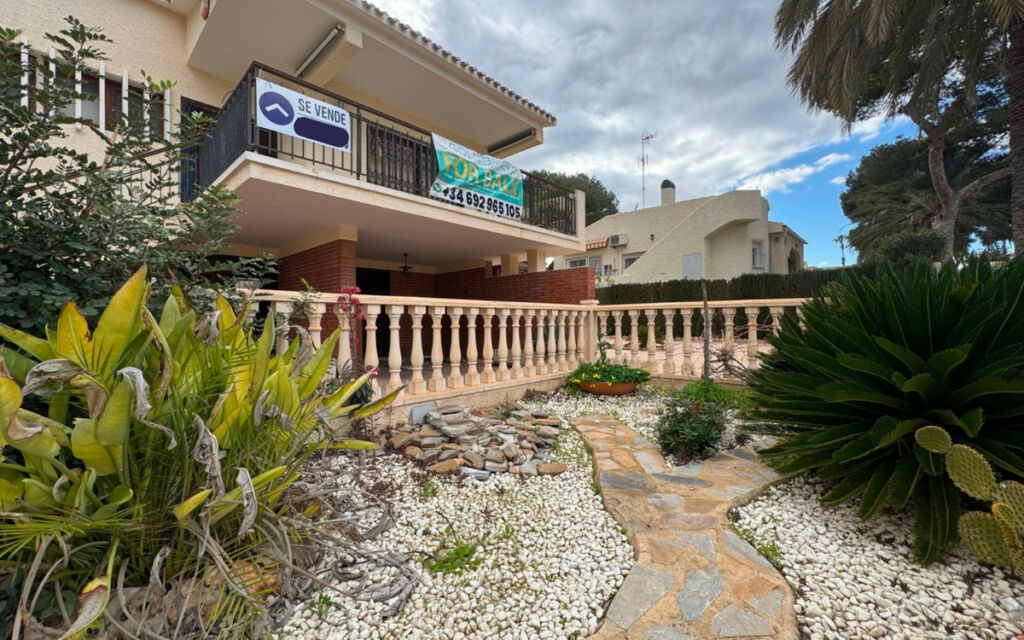 Detached Villa La Zenia Alicante - image 31