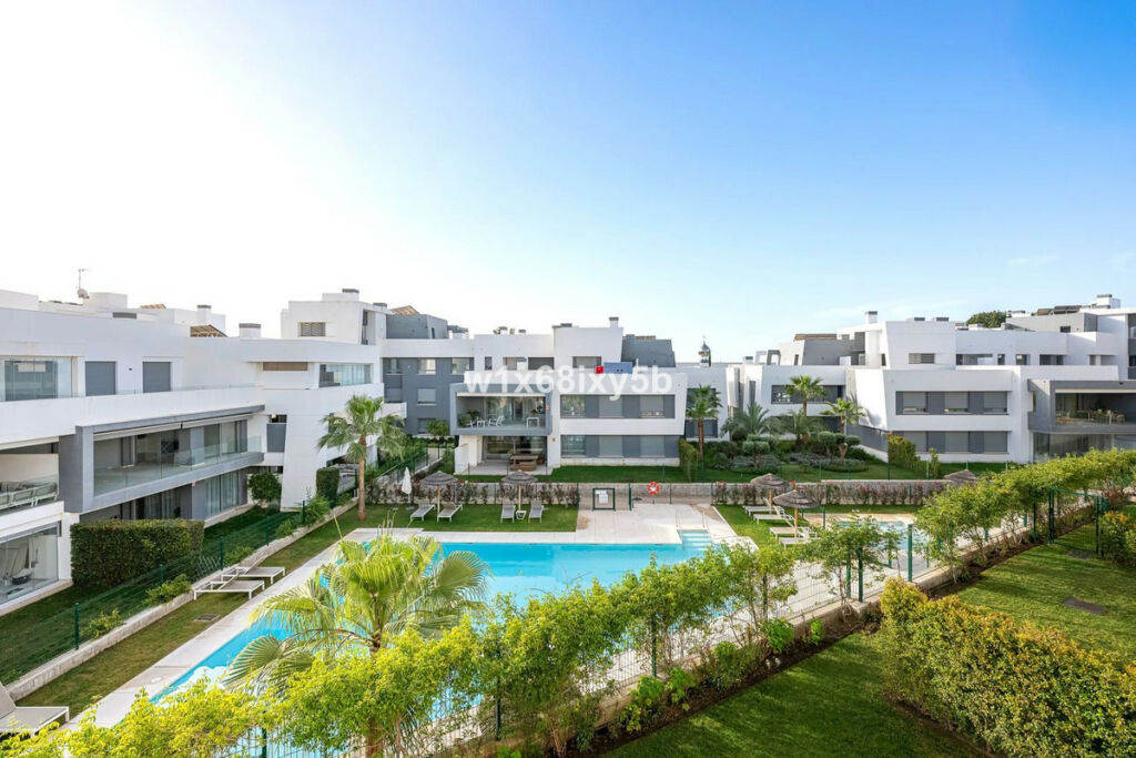 Middle Floor Apartment Selwo Málaga - image 32