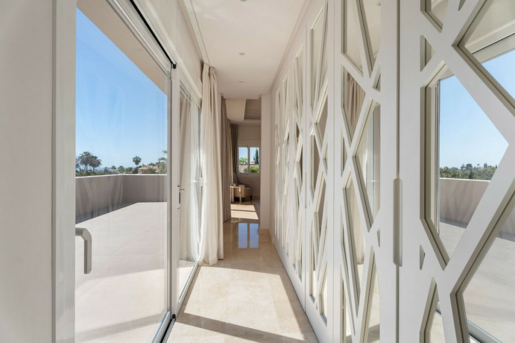 Detached Villa Nueva Andalucía Málaga - image 32