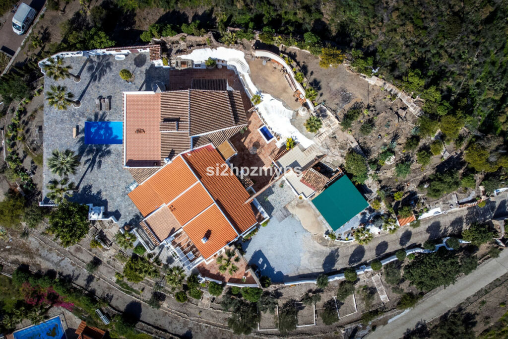 Detached Villa Sayalonga Málaga - image 32