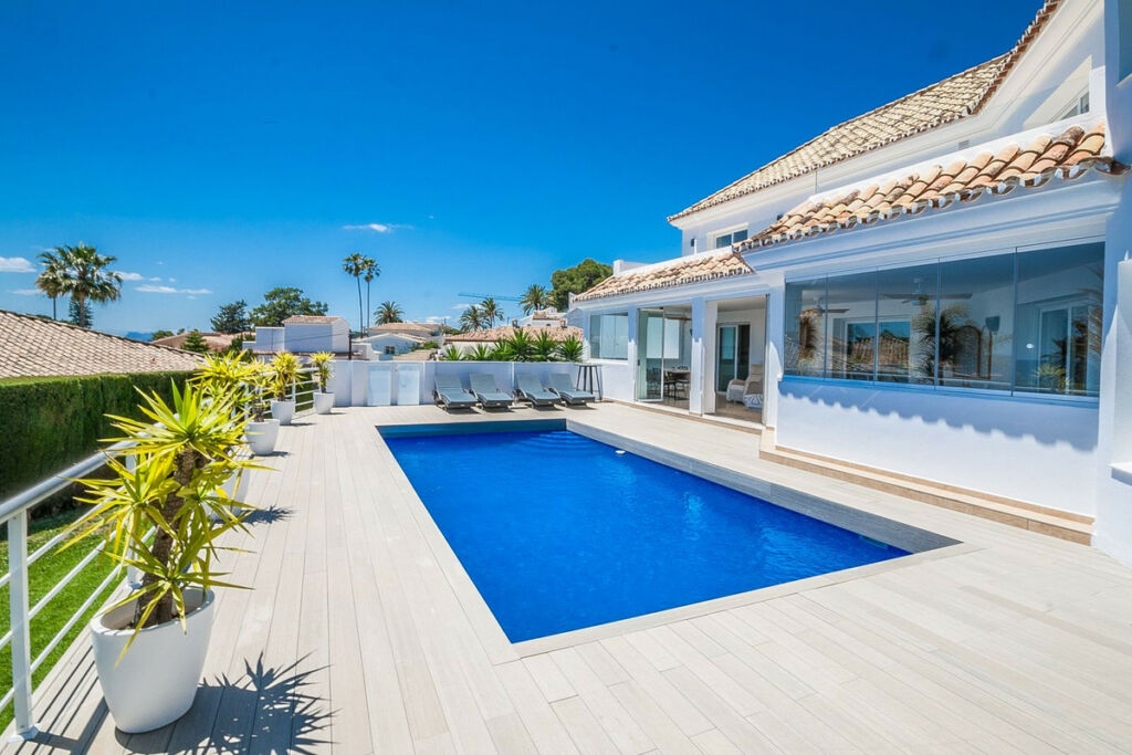 Detached Villa Estepona Málaga - image 32