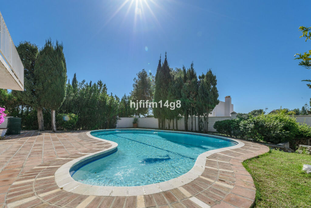 Detached Villa Nueva Andalucía Málaga - image 32