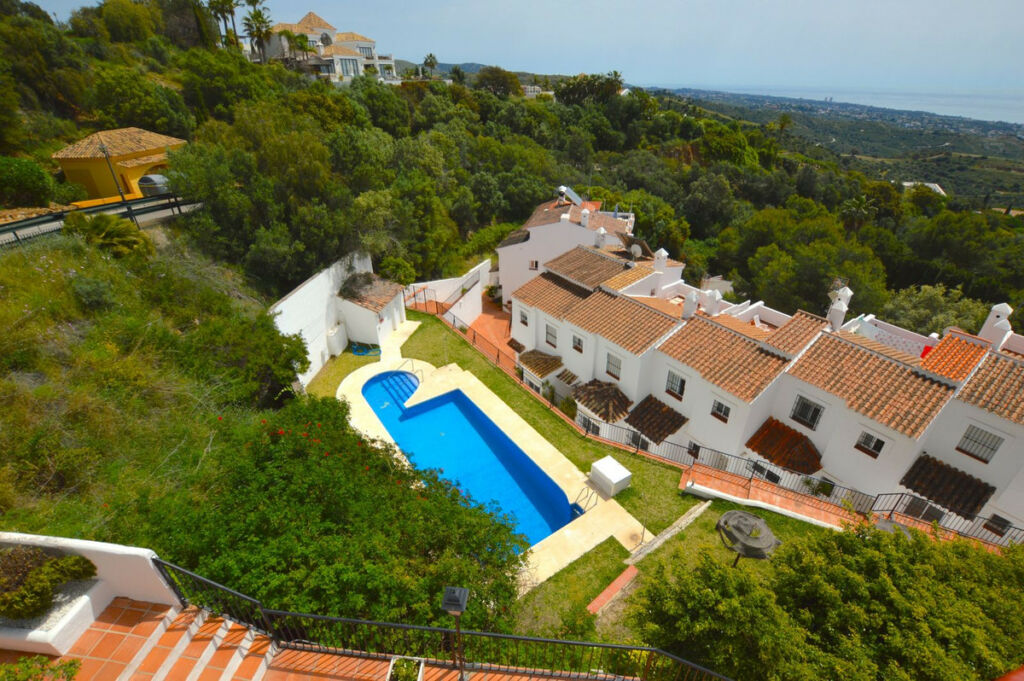 Townhouse Altos de los Monteros Málaga - image 32