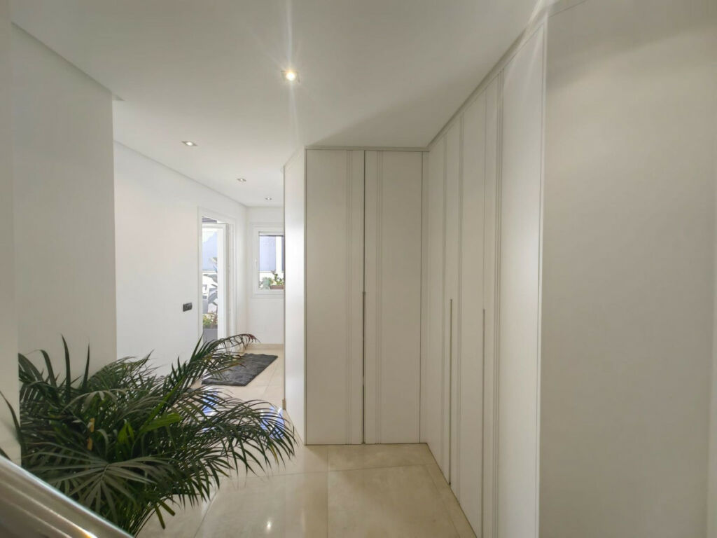 Detached Villa Estepona Málaga - image 32